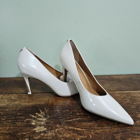 J Renee Phoebie Pointy Toe White Pearl Patent Pump Womens 8 Wide - Picture 1 of 12